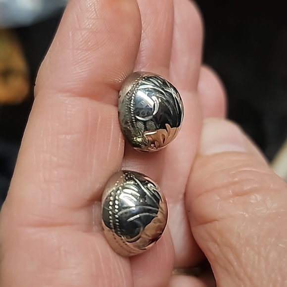 Sterling Silver Engraved Puff Round Stud Earring .925 - Picture 6 of 7